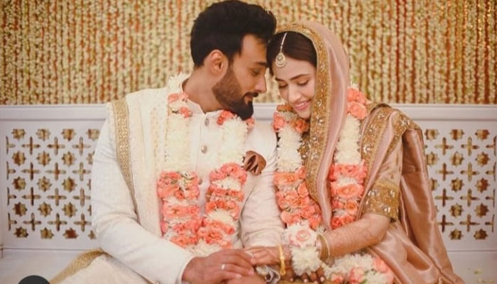 Sana Javed tied the knot with Umair Jaswal in 2020. — Facebook/All Trending/Filc