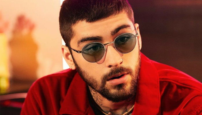 Zayn Malik updates fans on foot injury from Paris Fashion Week