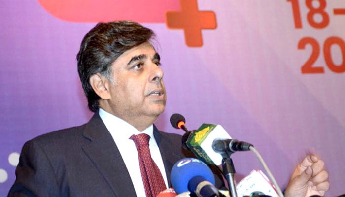 Federal Minister for Commerce, Industries and Investments Gohar Ejaz addressing the audience at the 3rd Engineering and Healthcare Show at Lahores Expo Center, Lahore on January 19, 2024. — APP