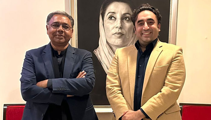 PTI leader and candidate from Larkanas NA-194 Saifullah Abro (left) pictured with PPP Chairman Bilawal Bhutto-Zardari on January 25, 2024. — X/@MediaCellPPP