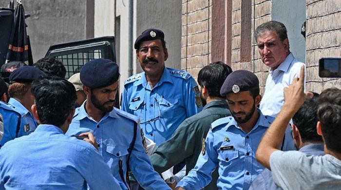 'Qureshi told ministry not to share cipher with US diplomat' 'Qureshi told ministry not to share cipher with US diplomat'