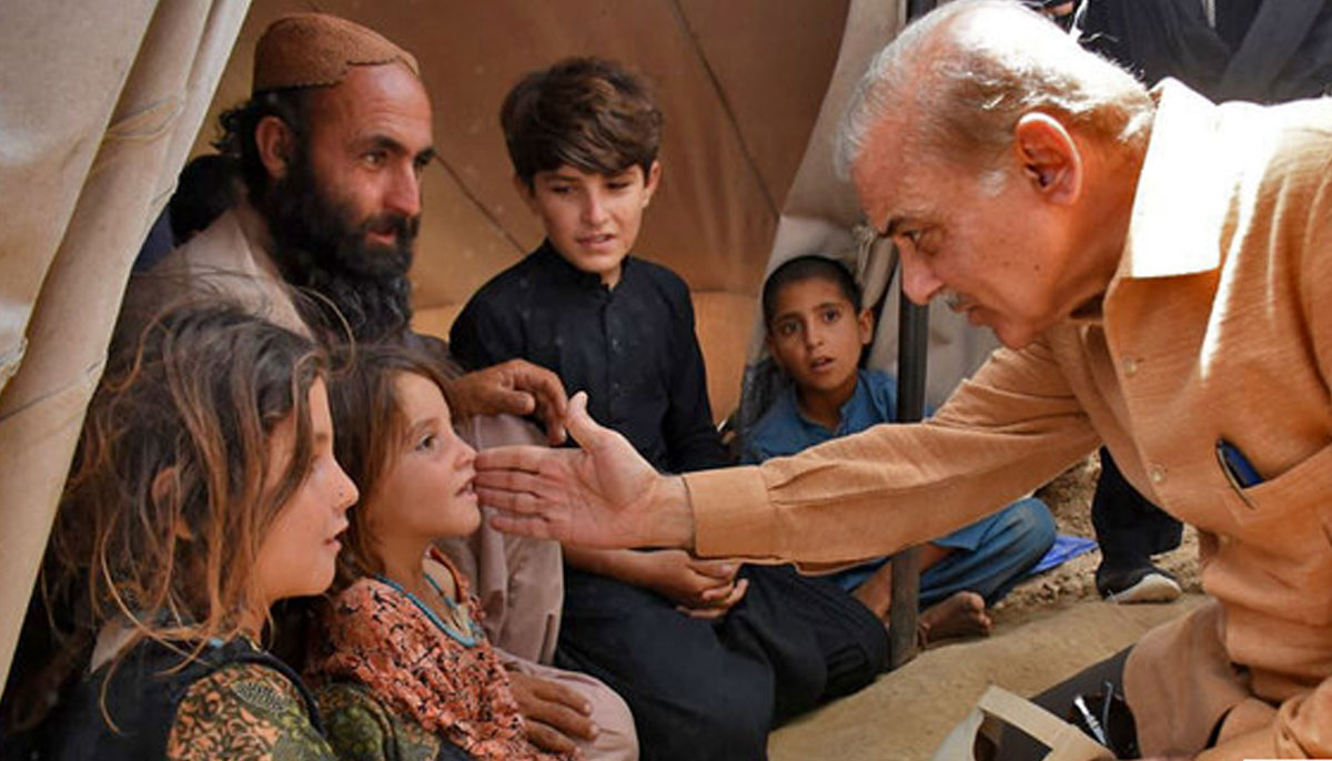 Former Prime Minister Shehbaz Sharif (R) visits the flood relief camps in Balochistan’s Qila Saifullah district on August 1, 2022. — Government of Pakistan