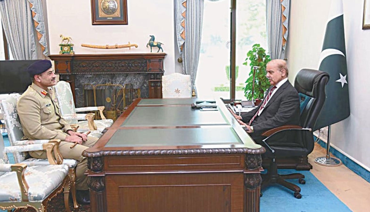 Chief of Army Staff Gen Syed Asim Munir calls on Prime Minister Shehbaz Sharif at the PM Office on Wednesday. —APP