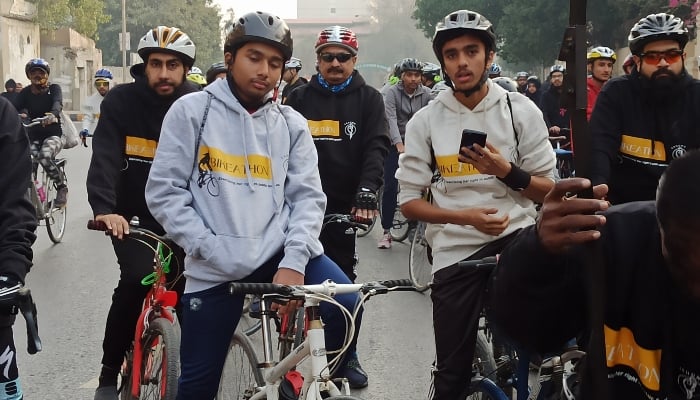 The picture shows participants of the Bikethon at Metropole in Karachi on January 28, 2024. — Geo.tv staffer