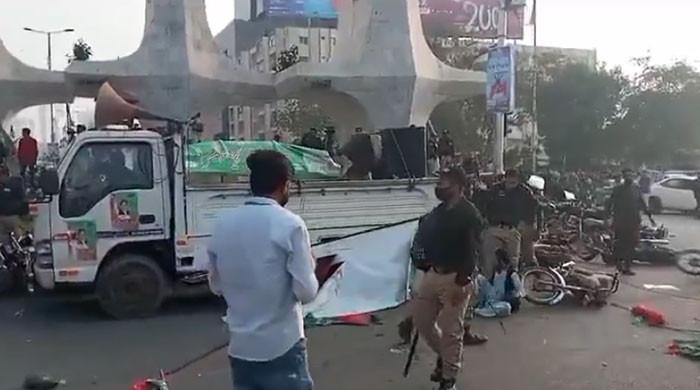 Arrests, injuries as PTI workers clash with police at Karachi's Teen Talwar