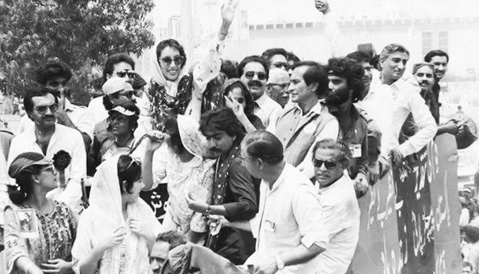 Benazir Bhutto on her return from exile on April 10, 1986.—X@Majid_PSF
