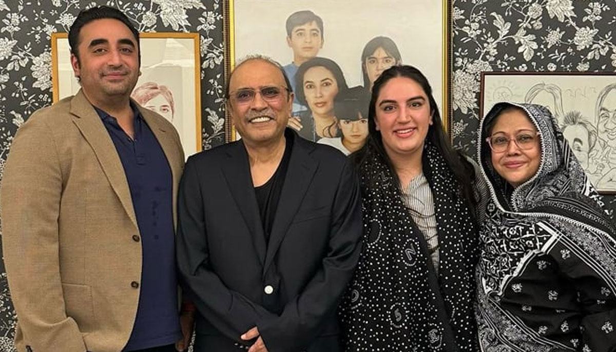 (Left to right) PPP Chairman Bilawal Bhutto Zardari poses for a photo with father Asif Ali Zardari, sister Bakhtawar Bhutto-Zardari and aunt Faryal Talpur. — Instagram/aseefabz