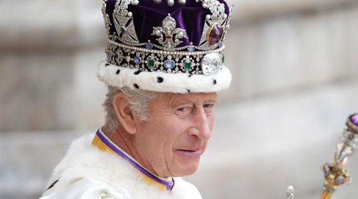 الملك تشارلز يخطط للتنازل عن العرش: “حان وقت الشراء”