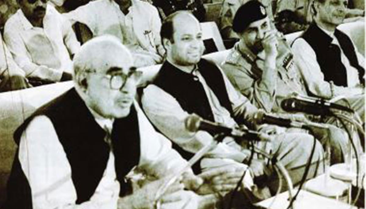 Former president Ghulam Ishaq Khan, Nawaz Sharif, and Asif Nawaz Janjua attend an event in this undated photo.—Herald