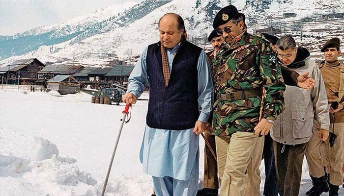 Former prime minister Nawaz Sharif (left) and former president Pervaiz Musharraf. —AFP