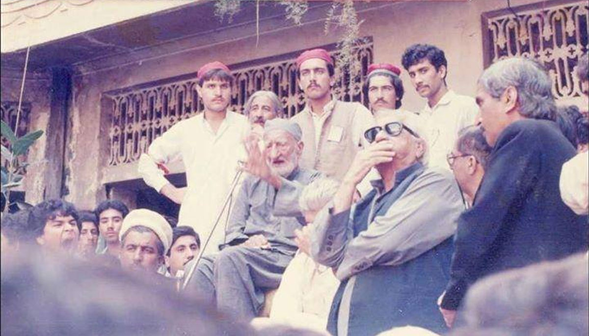 Khan Abdul Ghaffar Wali Khan (centre) addresses a crowd with his son Khan Abdul Wali Khan. — Facebook/Khan Abdul Ghaffar Khan - Bacha Khan