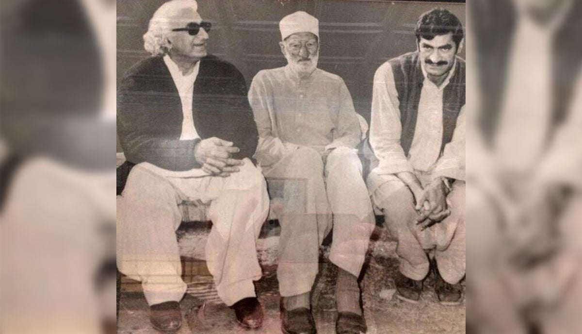 Khan Abdul Ghaffar Khan (centre) sits with his son Khan Abdul Wali (left) and grandson Asfandyar Wali Khan in this undated photo. — X/@husainhaqqani