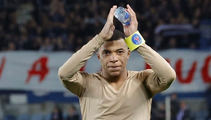 Kylian Mbappes penalty drama unfolds as PSG triumphs ver Strasbourg in Ligue 1 clash. — x/PSG_English