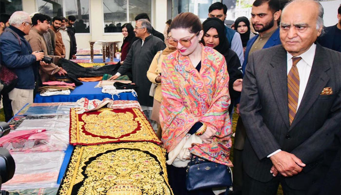 Special Assistant to Prime Minister for Human Rights and Women Empowerment Mushaal Hussein Mullick witnessing Kashmiri handicrafts displayed in exhibition organized by The India Study Center in Institute of Strategic Studies Islamabad on February 01, 2024. — Sabah