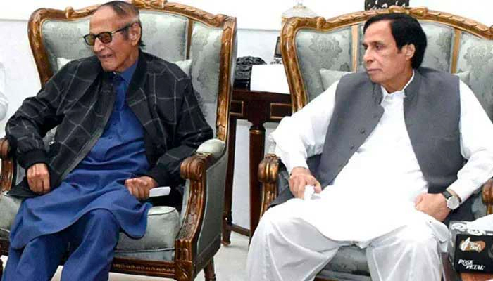 Former PM Chaudhry Shujaat Hussain and former chief minister Punjab Chaudhry Parvez Elahi. —APP/File