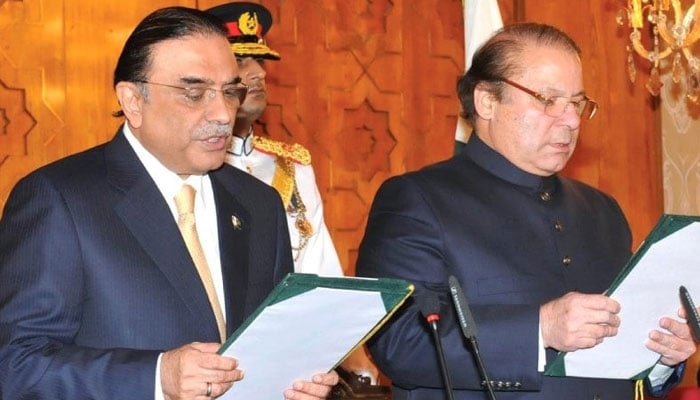 Former President Asif Ali Zardari administers oath to Prime Minister-elect Nawaz Sharif on June 5, 2013. — AFP