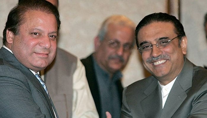 PPP co-chairman Asif Ali Zardari (L) and PML-N leader Nawaz Sharif pose for a photo at a press conference in Islamabad on February 21, 2008.—Xinhua