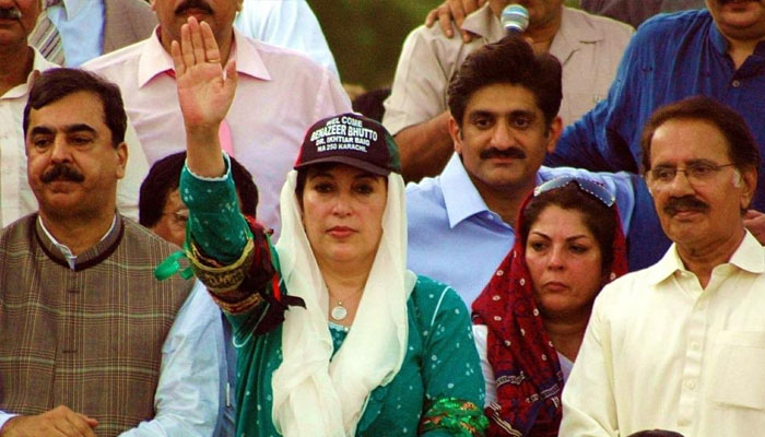 Benazir Bhutto (Centre) waves to her supporters, flanked by (Left  Yousuf Raza Gilani (Left), Murad Ali Shah (Right) and Makhdoom Ameen Faheem (2nd Right) on her return to Pakistan on October 18, 2007.—X@MuradAliShah