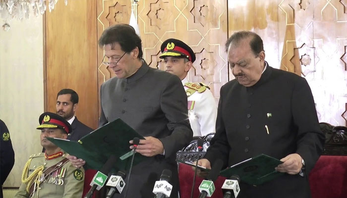 Imran Khan taking oath as 22nd Prime Minister of Pakistan alongside then President Mamoon Hussain on 18 August 2018.—VOA Urdu