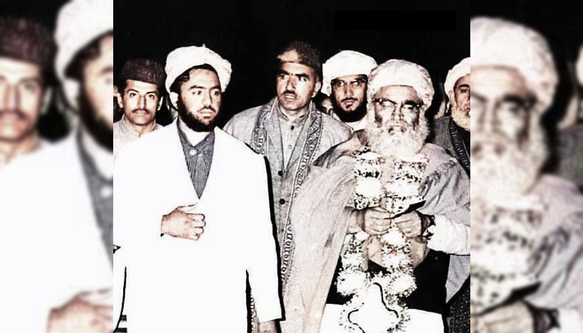 Young Maulana Fazlur Rehman (left) with his father Mufti Mahmood (right).—Facebook@ MyHistoricalPakistanSociety