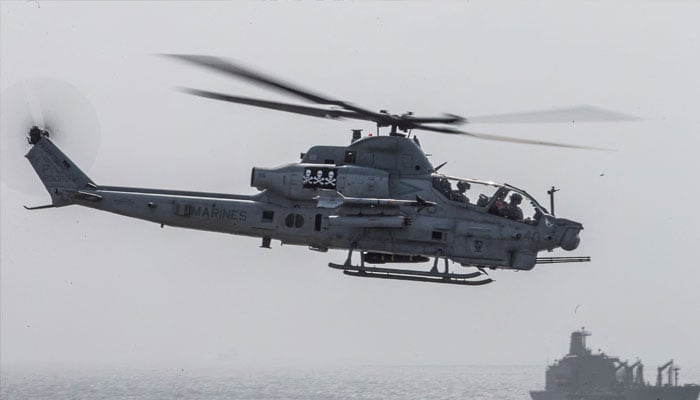 An AH-1Z Viper helicopter with Marine Medium Tiltrotor Squadron(VMM) 163(Reinforced), 11th Marine Expeditionary Unit (MEU), prepares to land onto the flight deck of the amphibious assault ship USS Boxer (LHD 4) during its transit through Strait of Hormuz in Gulf of Oman, Arabian Sea, July 18, 2019.—Reuters