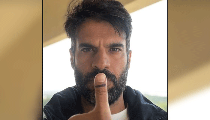 Actor Adnan Malik showing his thumb. — Instagram/@adnanmalik1
