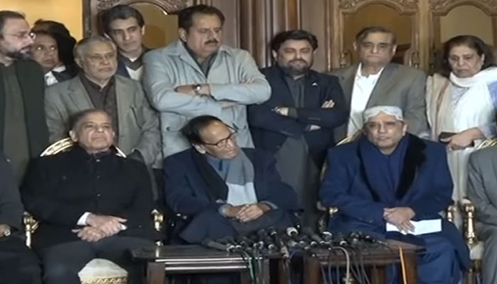 (From left to right, front row) PML-N President Shehbaz Sharif, PML-Q Chief Chaudhry Shujaat Hussain and PPP Co-Chairman Asif Ali Zardari addressing the joint press conference in Lahore on February 13, 2024. — GeoNews