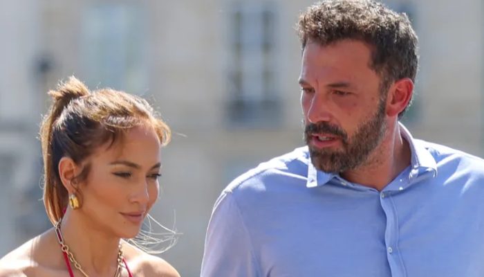 Jennifer Lopez exposes Ben Afflecks letters without his permission?