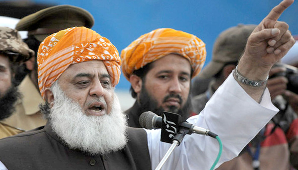 JUI-F chief Maulana Fazlur Rehman (left) and Rashid Mehmood Soomro.. — Geo News/File