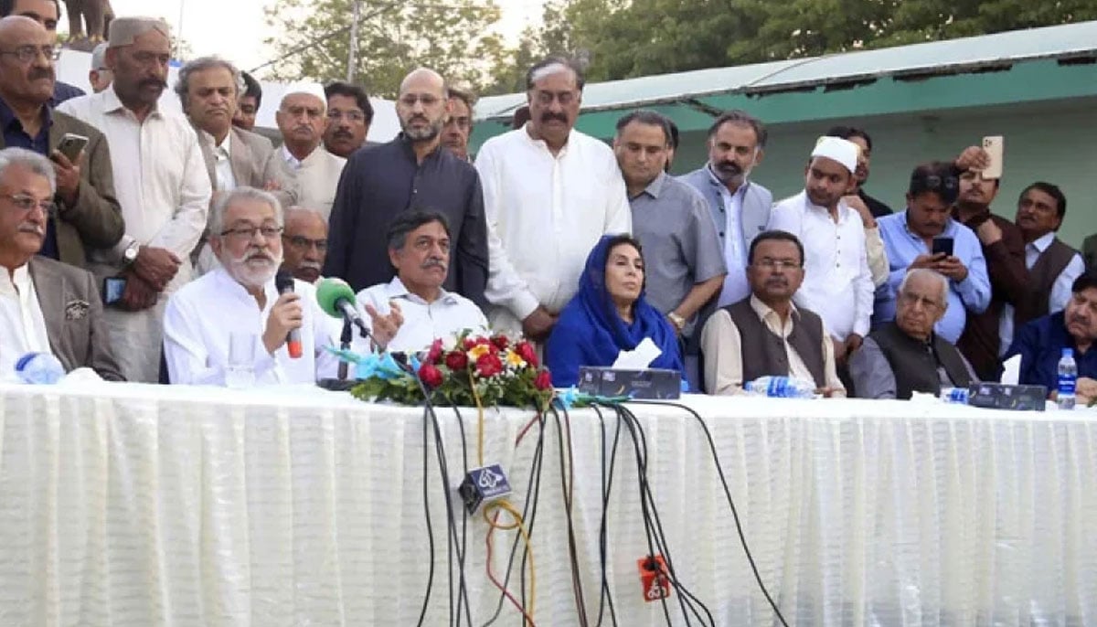 (From left to right): Ghulam Mustafa Jatoi, Pir SIbghatullah Shah Rashdi, Pir Saddaruddin Shah Rashdi, Fehmida Mirza, Ghous Ali Shah and other leaders of the Grand Democratic Alliance (GDA) in this undated photo.—X/file