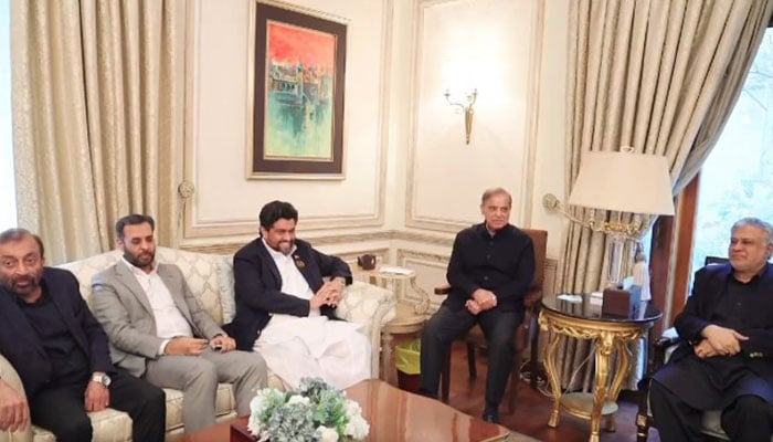 PML-N President and nominated prime minister Shehbaz Sharif  (third right) meeting MQM-Ps delegation in Lahore on February 23, 2024. — Facebook/Mian Shehbaz Sharif