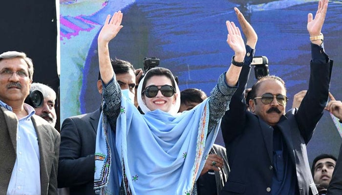PPP leader Aseefa Bhutto-Zardari waves at a public gathering during the partys election campaign on February 4, 2024. — APP