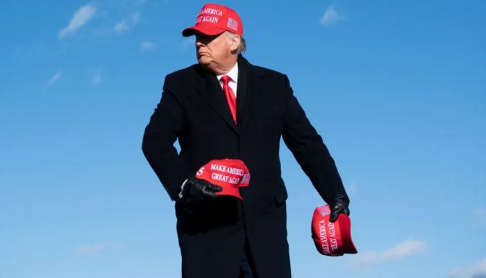 Gold trump hat outlet