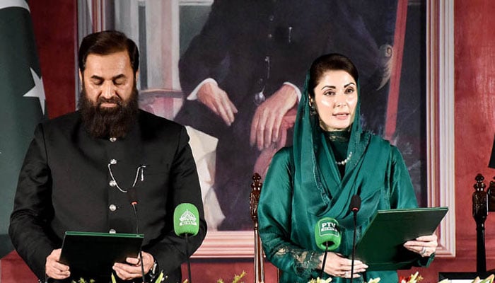 Punjab Governor Baligh-ur-Rehman (left) administering the oath to the newly-elected Punjab Chief Minister  Maryam Nawaz at Governor House on February 26, 2024. — APP