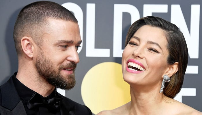 Jessica Biel handcuffs Justin Timberlake ahead of tour