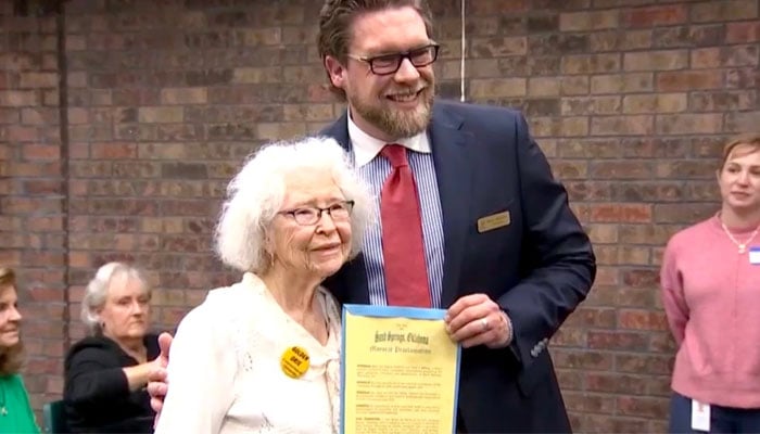 Mary Lea Forsythe (left) of Sand Springs, Oklahoma, receives her certificate of induction into Centenarian Chapter of Oklahoma. — ABC News/File