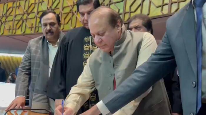 Newly elected MNAs sworn in amid protest by PTI-backed lawmakers Newly elected MNAs sworn in amid protest by PTI-backed lawmakers