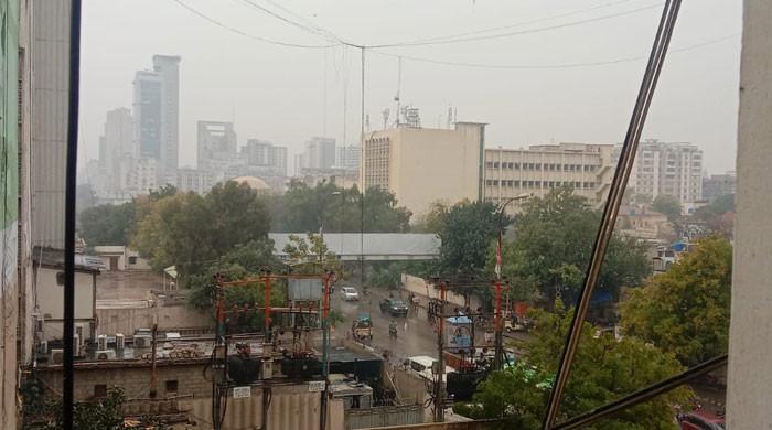 Karachi experiences light to heavy drizzle as city admin ensures emergency measures