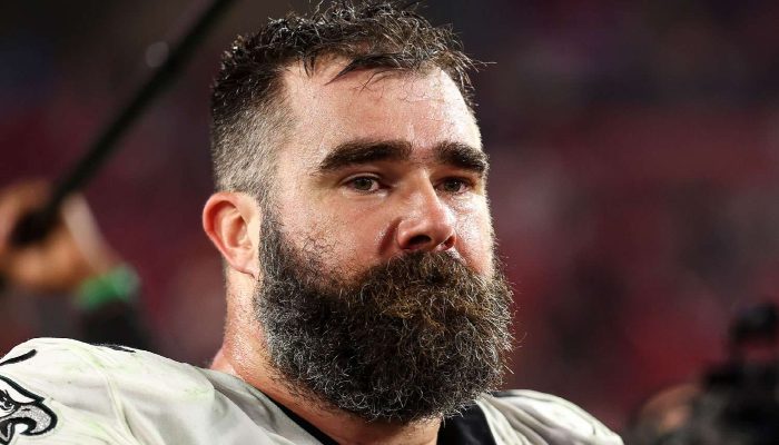 Jason Kelce holds tearful presser to announce major NFL decision