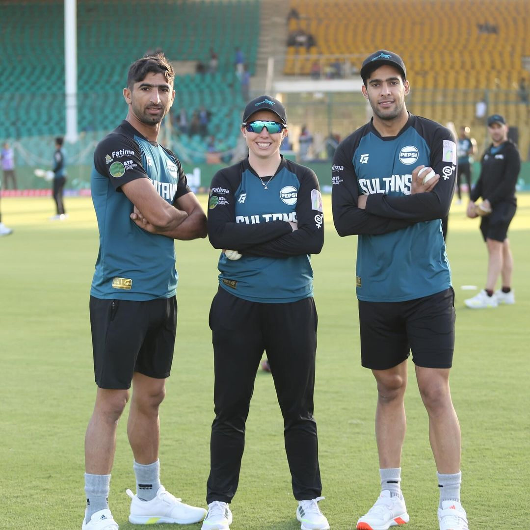 Multan Sultans fast bowling coach Catherine Dalton poses the picture with pacers Shahnawaz Dahani, and Abbas Afridi. — Reporter
