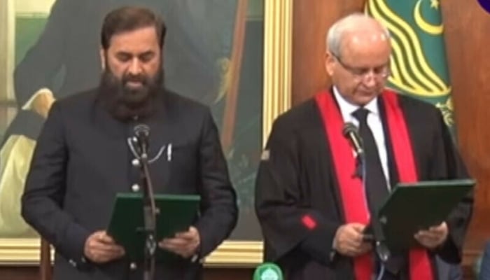 Punjab Governor Muhammad Baligh-ur-Rehman (L) is administrting oath to new LHC Chief Justice Malik Shahzad Ahmad Khan at the Governor House in Lahore on March 8, 2024. —Screengrab/ PTV News