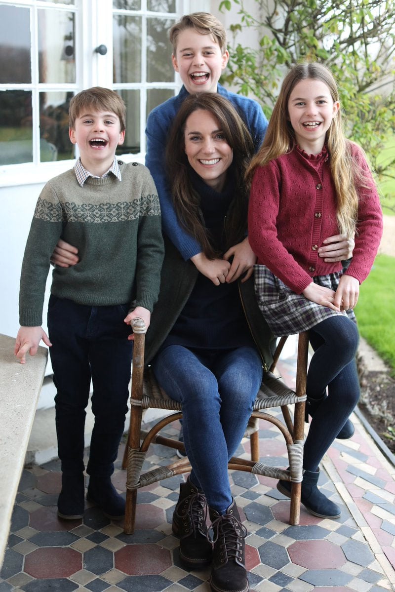 Prince Harry sources react to Kate Middletons photo editing fail