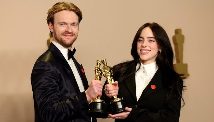 Billie Eilish lets fans in on her Oscars afterparty