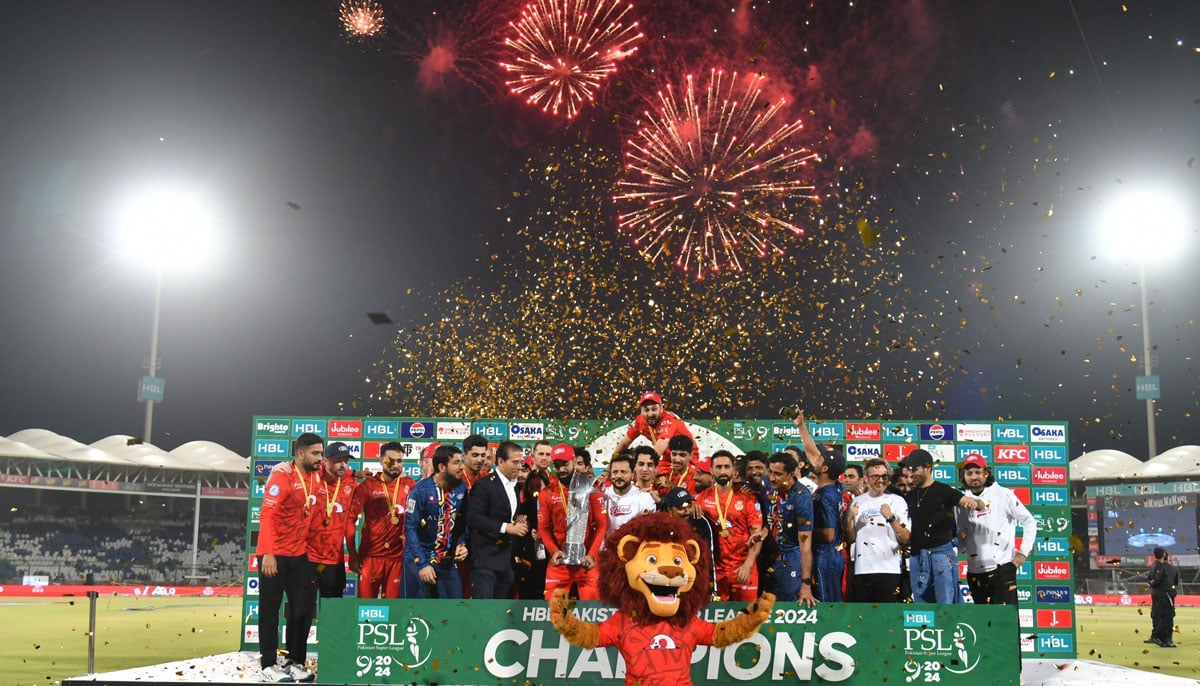Islamabad United celebrates after winning the PSL 9 trophy in the tournaments final match in Karachi. — PCB