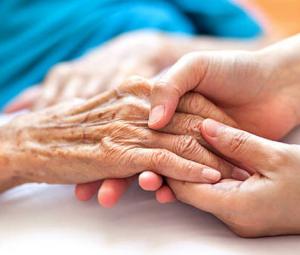 What happens right before people die? Hospice nurse shares 4 chilling phenomena