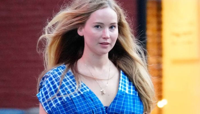 Jennifer Lawrence looks chic as she gives mom goals in new outing
