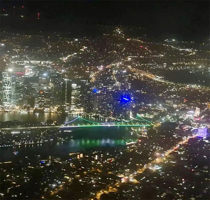 Brisbane’s iconic bridge turned green and white to mark the Pakistan Day. — X/Zhchaudhri