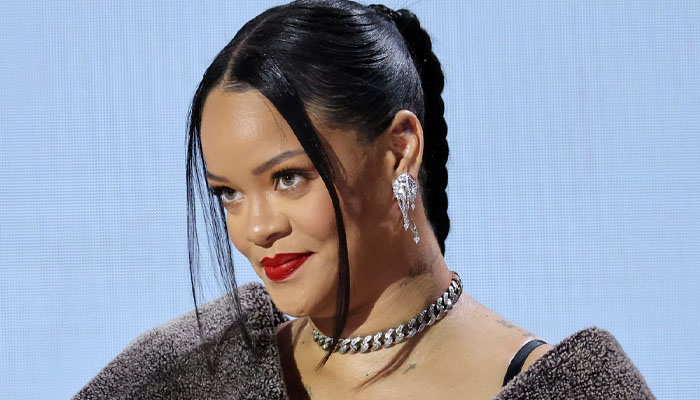 Rihanna rocks her new hairdo: Picture