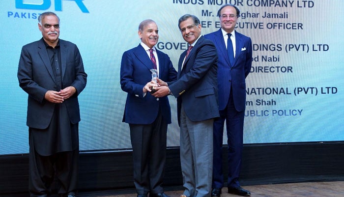 Prime Minister Shehbaz Sharif presents an award to one of the awardees at the Tax Excellence Awards 2024, in Islamabad on March 26, 2024. — PID