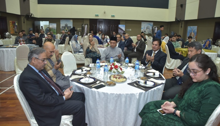 High Commissioner of Malaysia to Pakistan, Ambassador Mohammad Azhar Mazlan and other people are praying before breaking fast. —press release